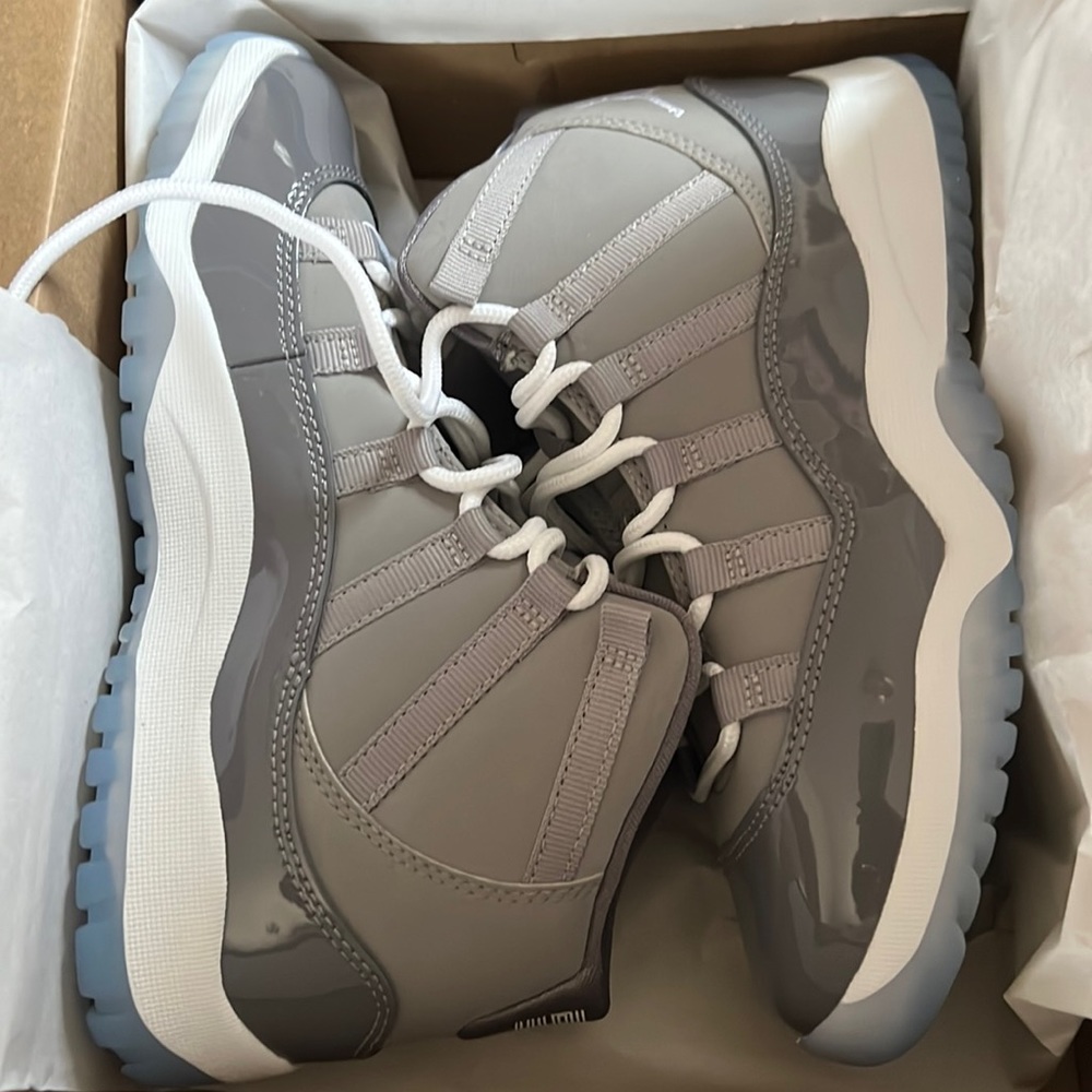 Cool grey 2.5y